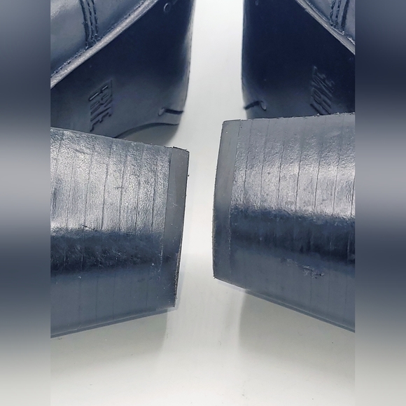 FRYE Jennifer Black Leather Ankle Side Zip Booties Size 7 M - Picture 10 of 16